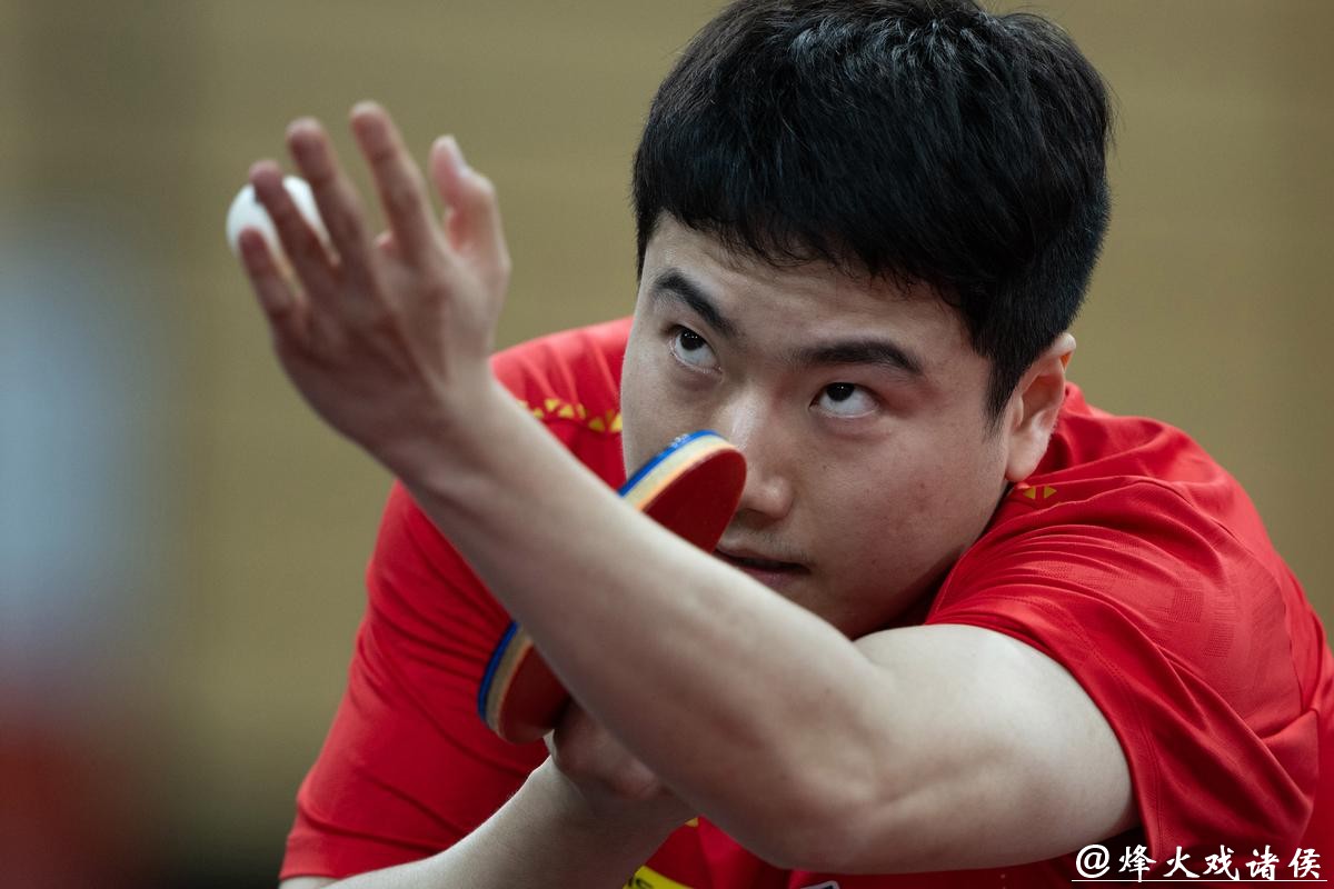 梁靖崑连续双线首战出局，膝伤加重影响走路，国乒男队主力人选成谜